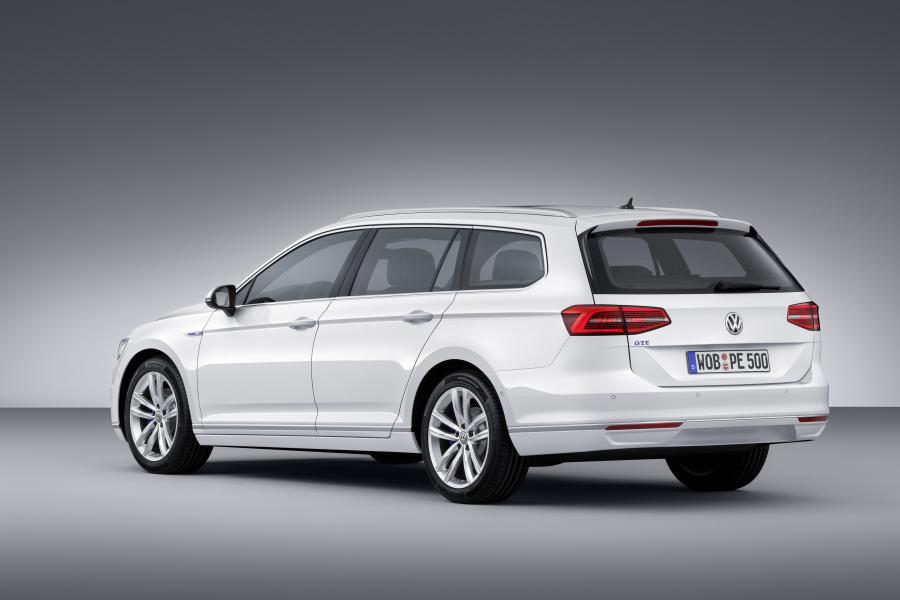  Volkswagen Passat Variant GTE 2015 года  (фото 19 из 30)